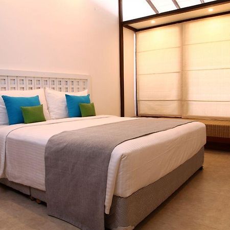 Blue Oceanic Beach Hotel Негомбо Экстерьер фото